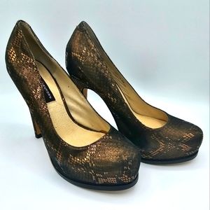EUC Chinese Laundry Elise Bronze Gold Print Platform Heels size 6